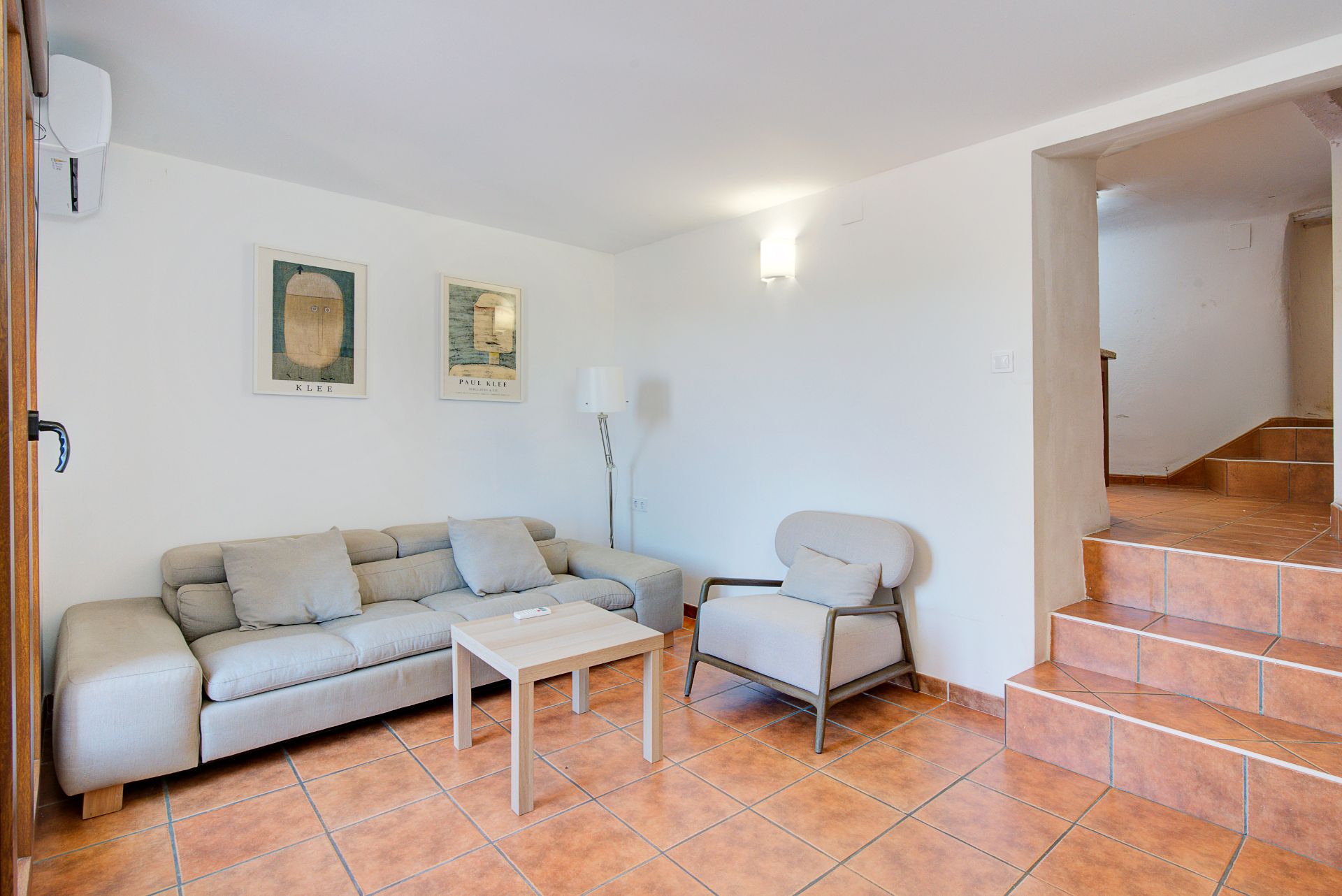 Sala d'estar de Casa adosada en venda en Agrón amb Aire condicionat, Terrassa i Moblat