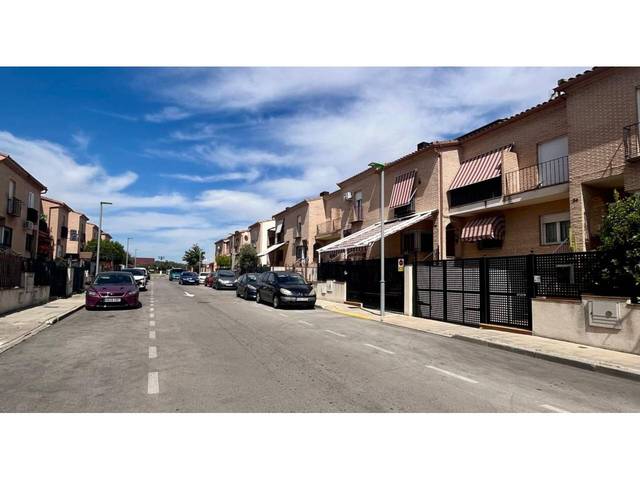 Casa adosada en Venta en Calle Carlos Saura, 58 en Parque Manuel de Vega - Carretera de Ugena