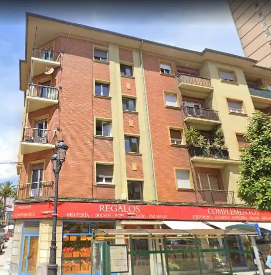 Vista exterior de Piso en venta en Oviedo 