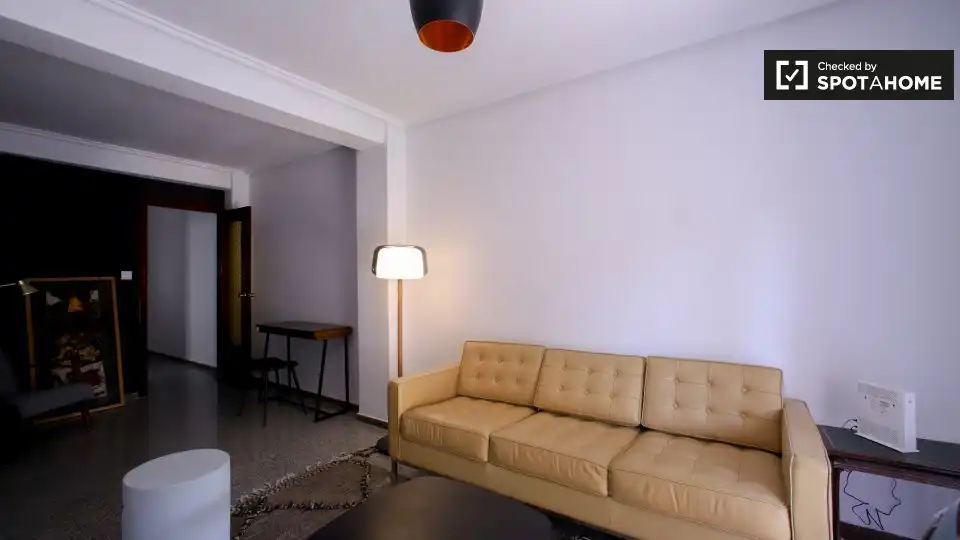 Sala d'estar de Pis de lloguer en Valencia amb Aire condicionat, Calefacció i Moblat