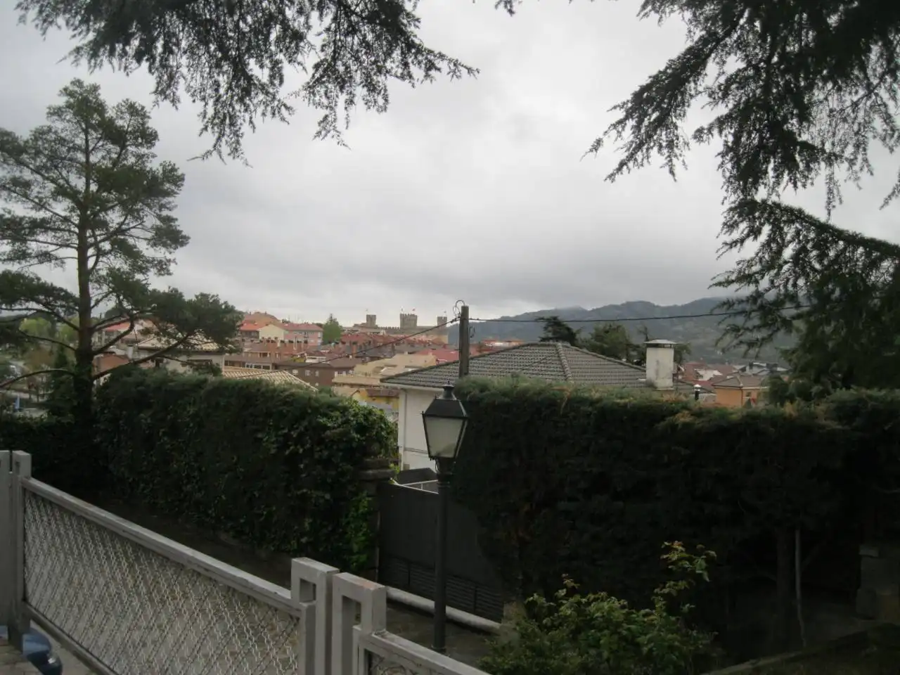 Vista exterior de Casa o xalet en venda en Manzanares El Real amb Calefacció, Jardí privat i Terrassa