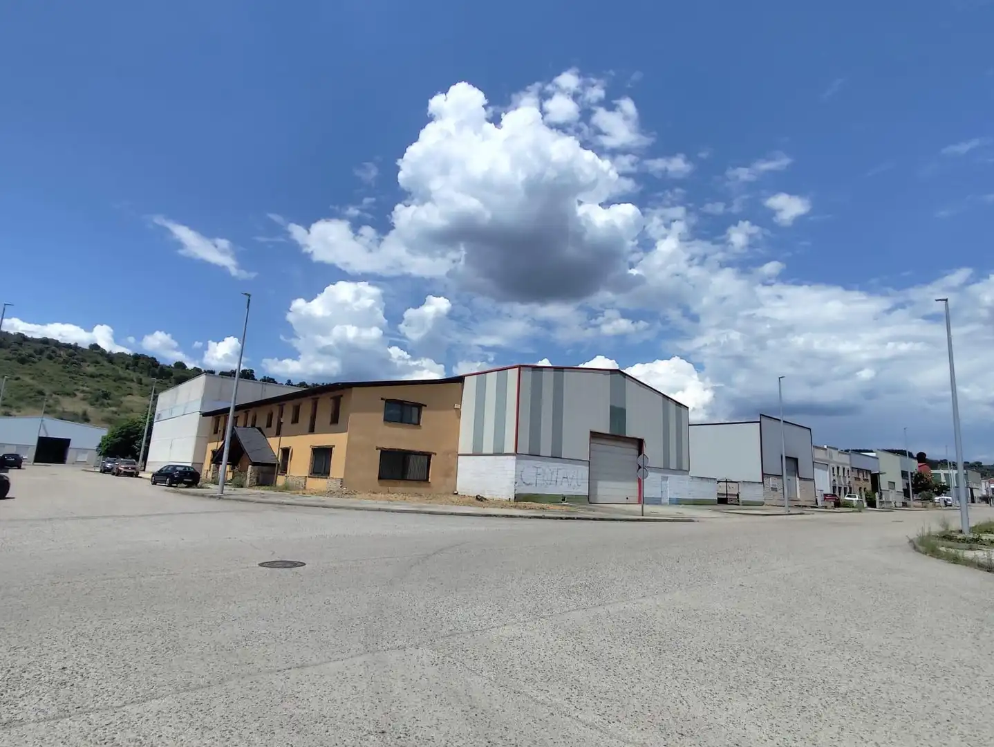 Vista exterior de Nave industrial en venta en Bembibre