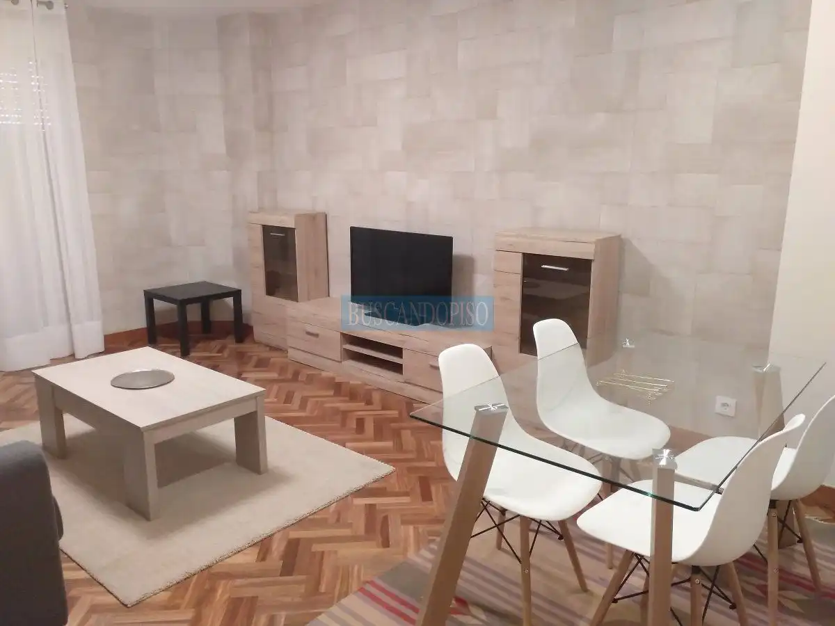 Sala de estar de Estudio de alquiler en  Logroño con Aire acondicionado, Calefacción y Parquet