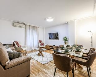 Living room of Flat to rent in  Madrid Capital  with Air Conditioner, Heating and Parquet flooring