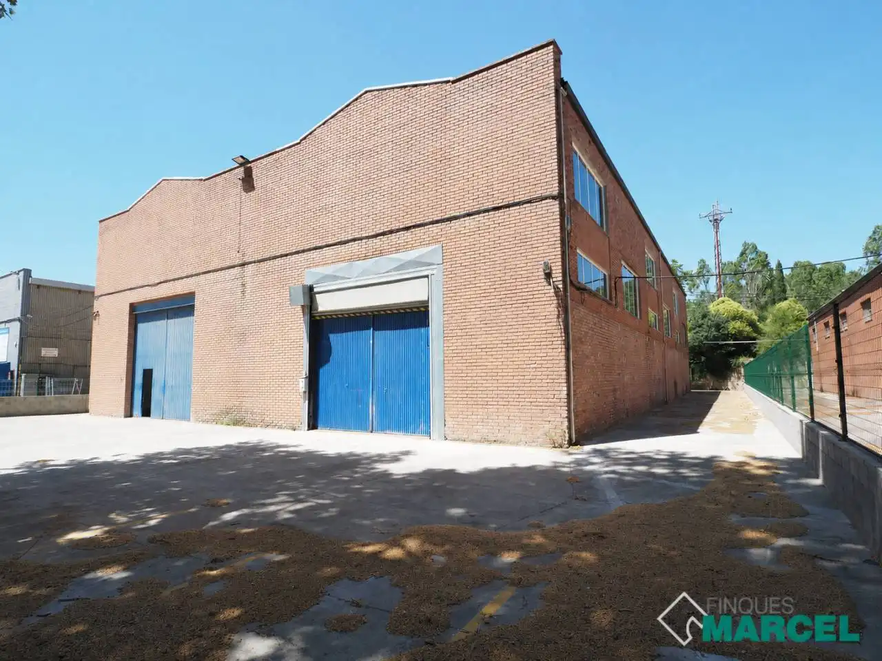 Industrial building to rent in Carretera Vallderiolf