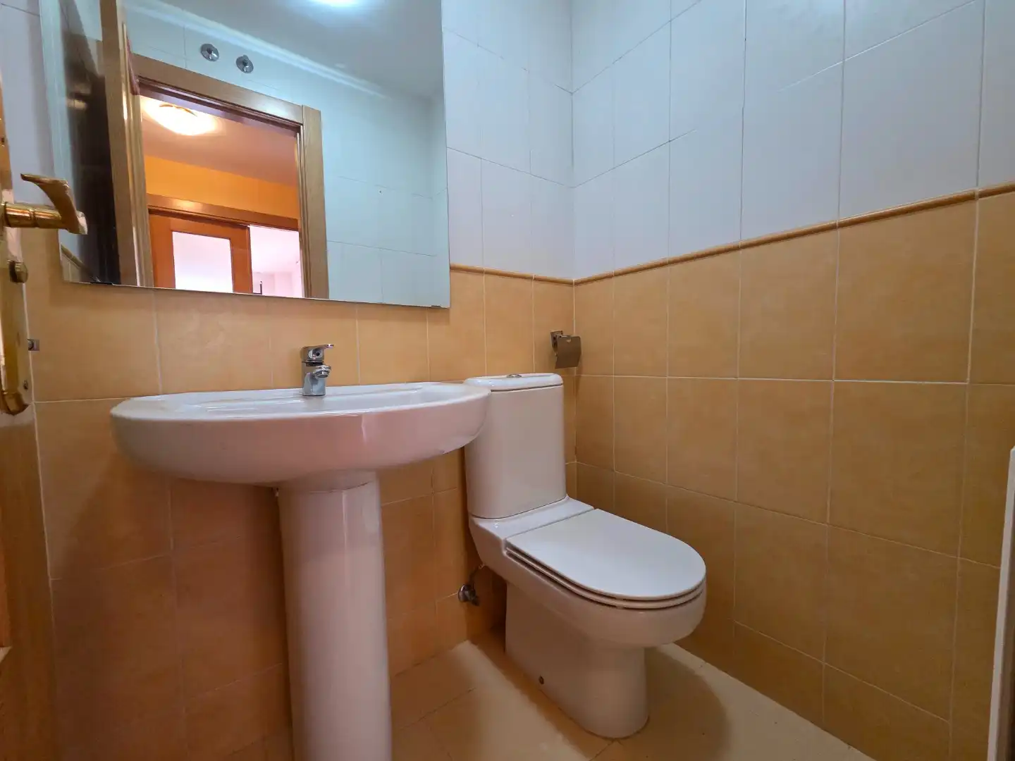 Baño de Casa adosada en venta en Cardeñadijo con Calefacción, Jardín privado y Terraza