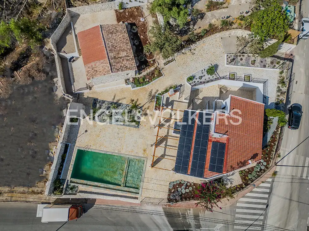 Vista exterior de Casa o xalet en venda en El Campello amb Aire condicionat, Calefacció i Jardí privat