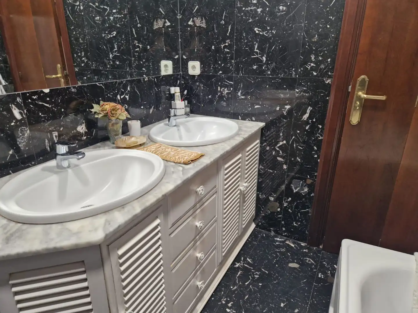 Baño de Piso en venta en Torrelavega  con Calefacción