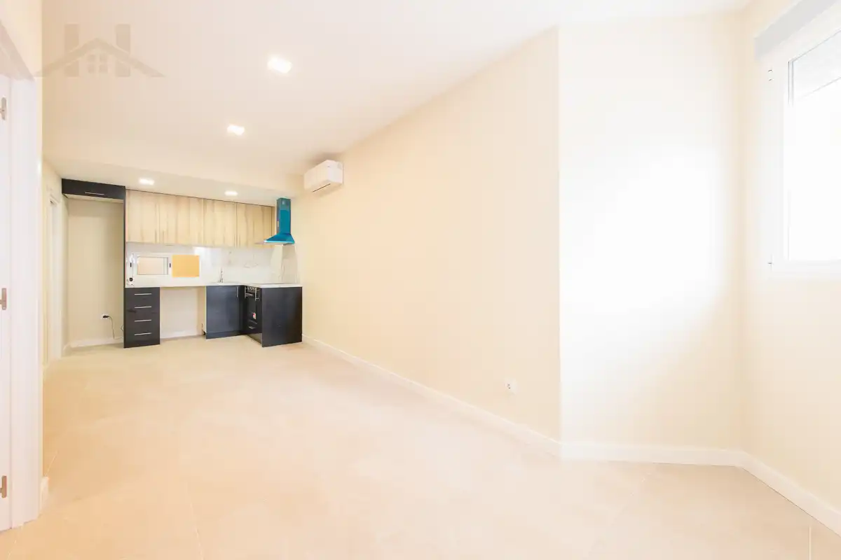 Piso en venta en Fuenlabrada con Aire acondicionado y Horno