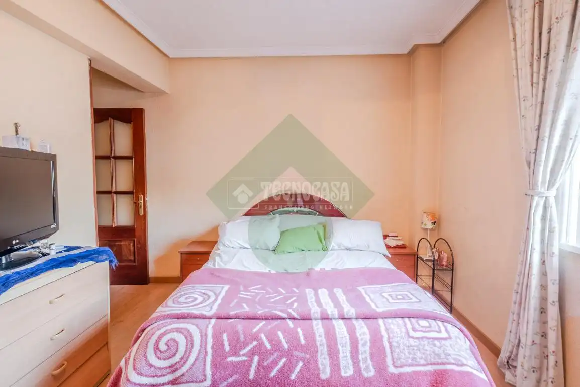 Bedroom of Flat for sale in Madrid  with Air Conditioner and Heating