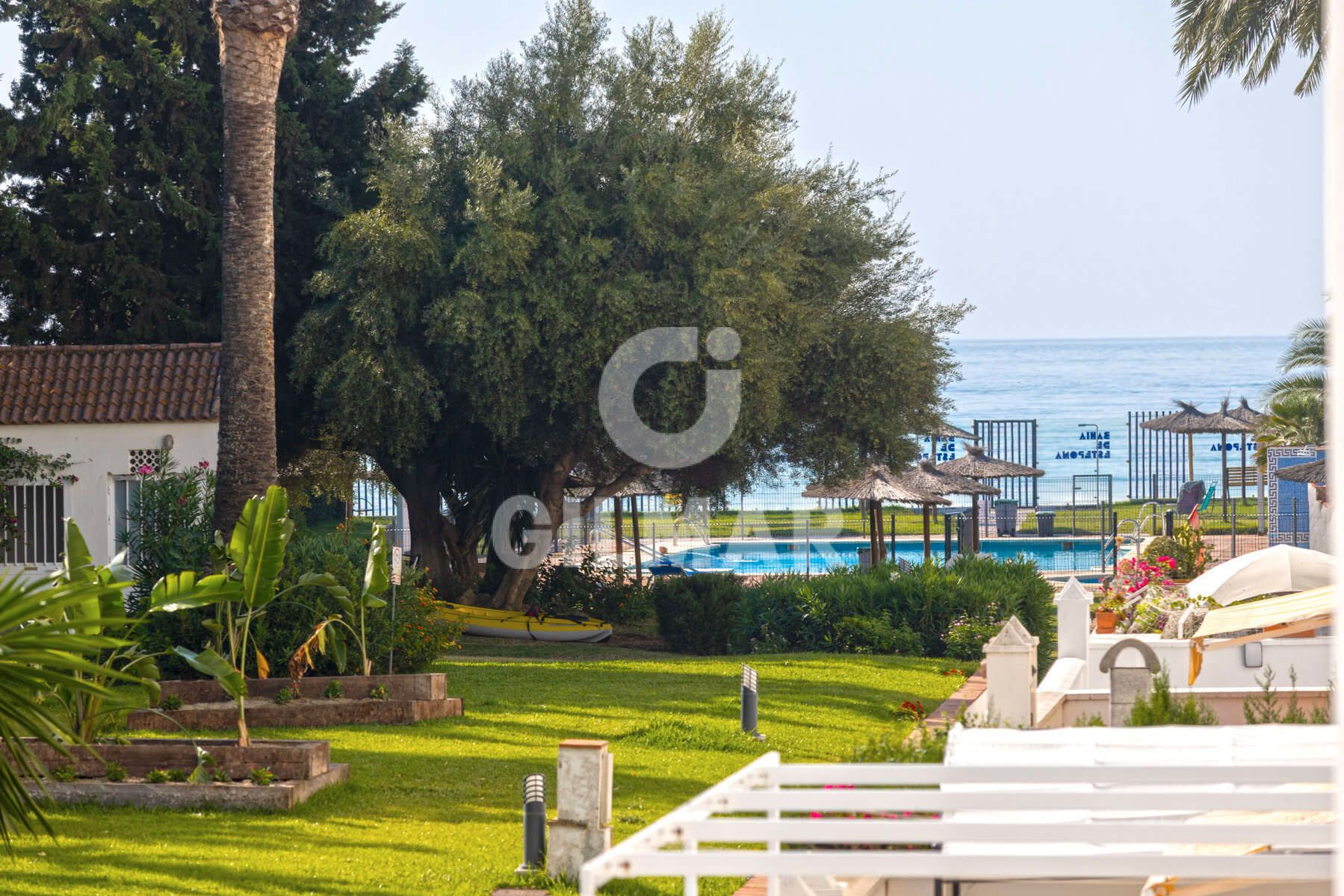 Jardí de Apartament en venda en Estepona amb Aire condicionat, Terrassa i Piscina comunitària
