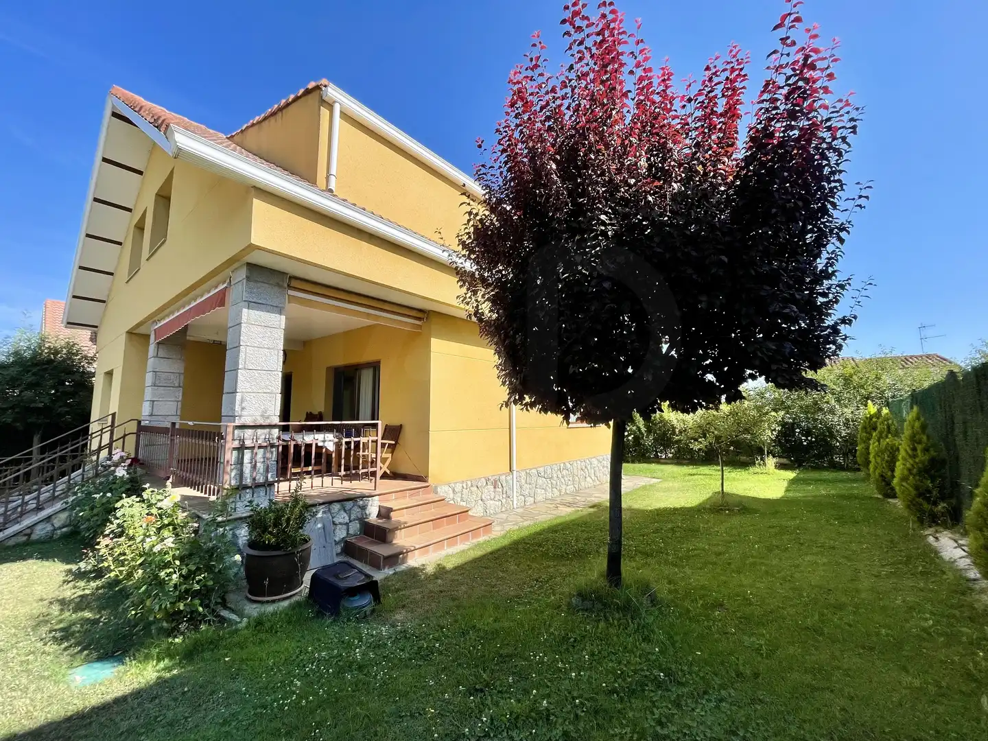 Vista exterior de Casa o xalet en venda en Santovenia de la Valdoncina amb Calefacció i Terrassa
