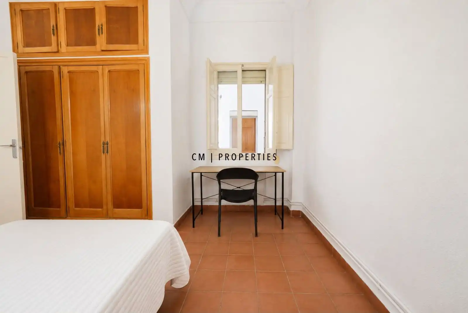 Schlafzimmer von Wohnung zur Miete in Valencia mit Klimaanlage, Heizung und Terrasse