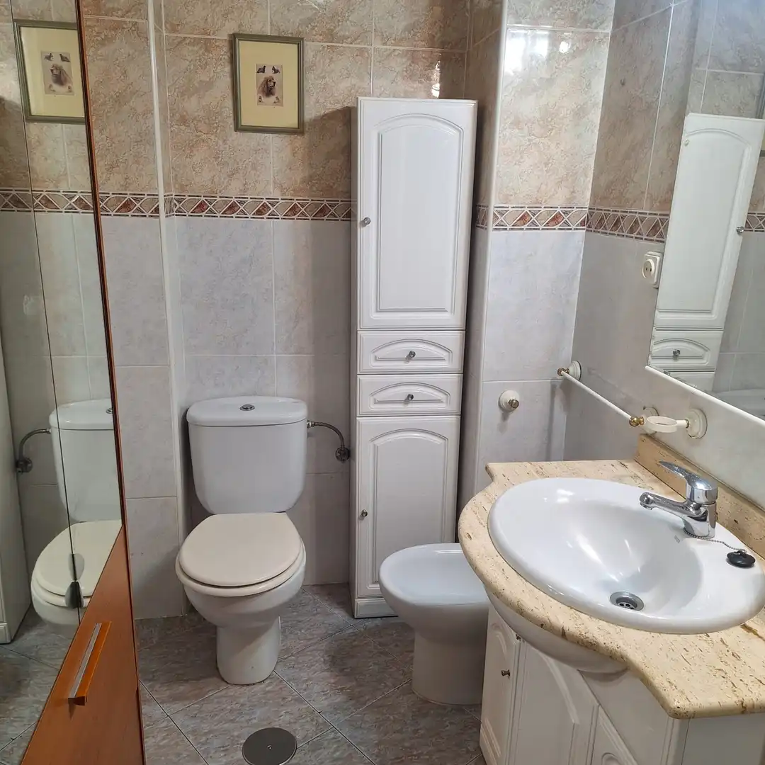 Baño de Piso en venta en Íscar con Calefacción, Terraza y Amueblado