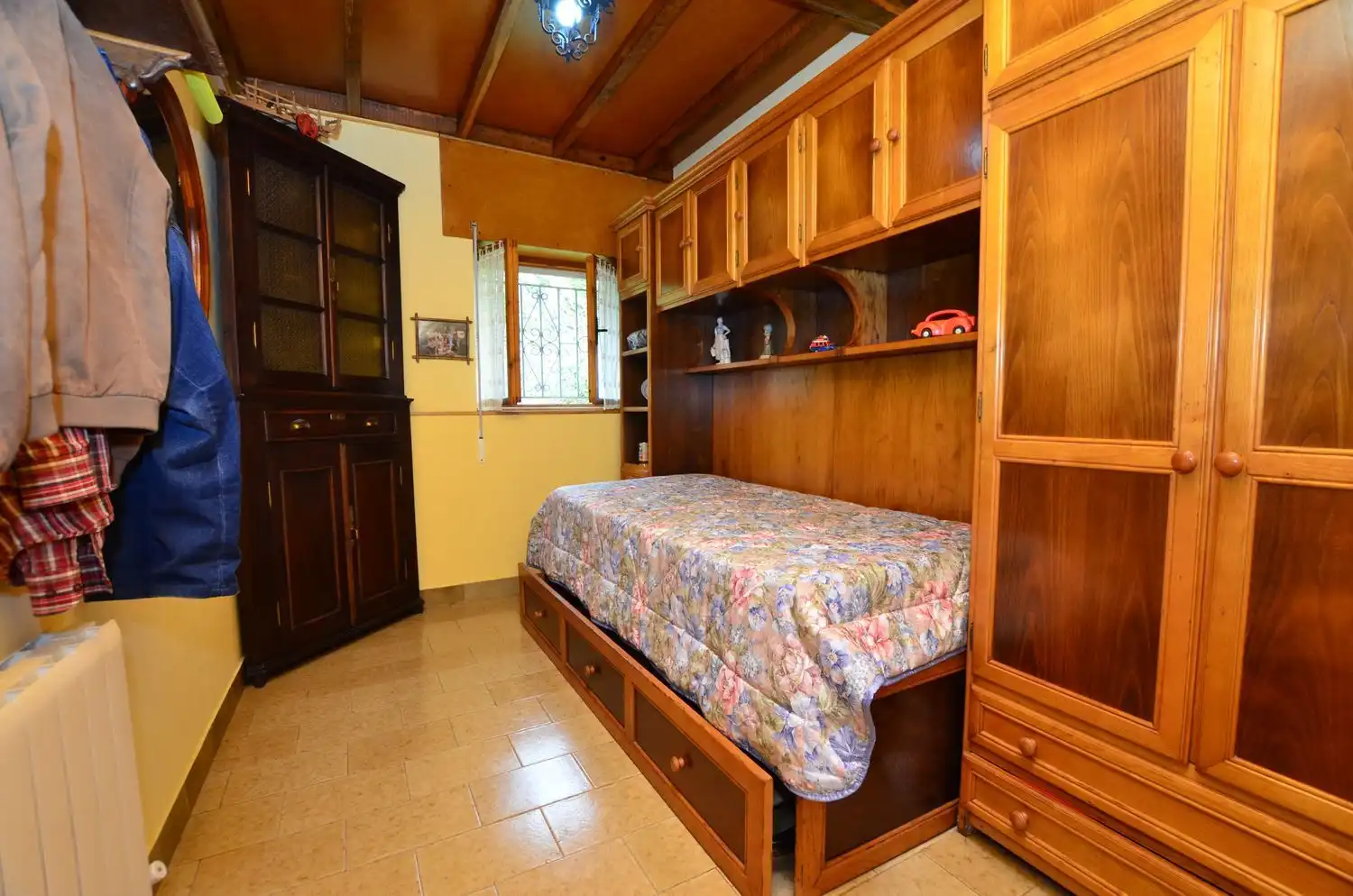 Dormitori de Casa o xalet en venda en Piloña amb Calefacció, Terrassa i Traster