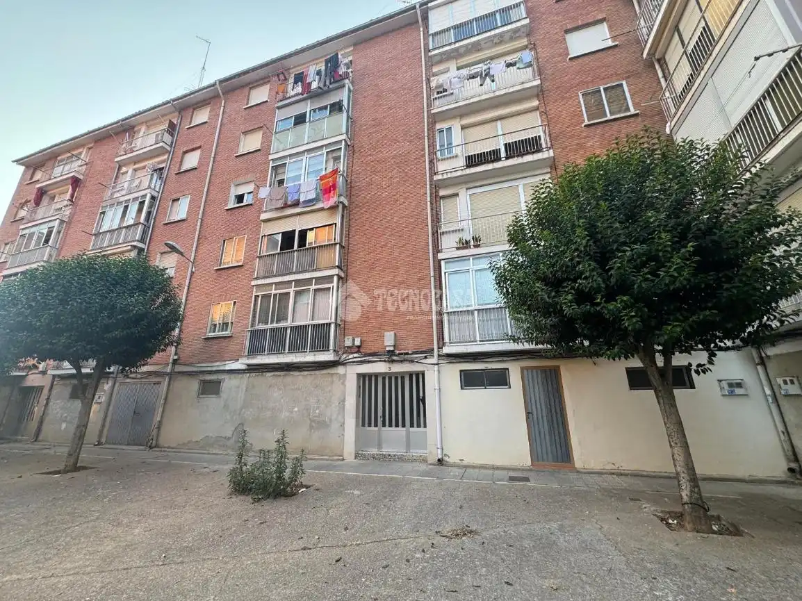 Vista exterior de Pis en venda en Palencia amb Calefacció, Traster i Balcó
