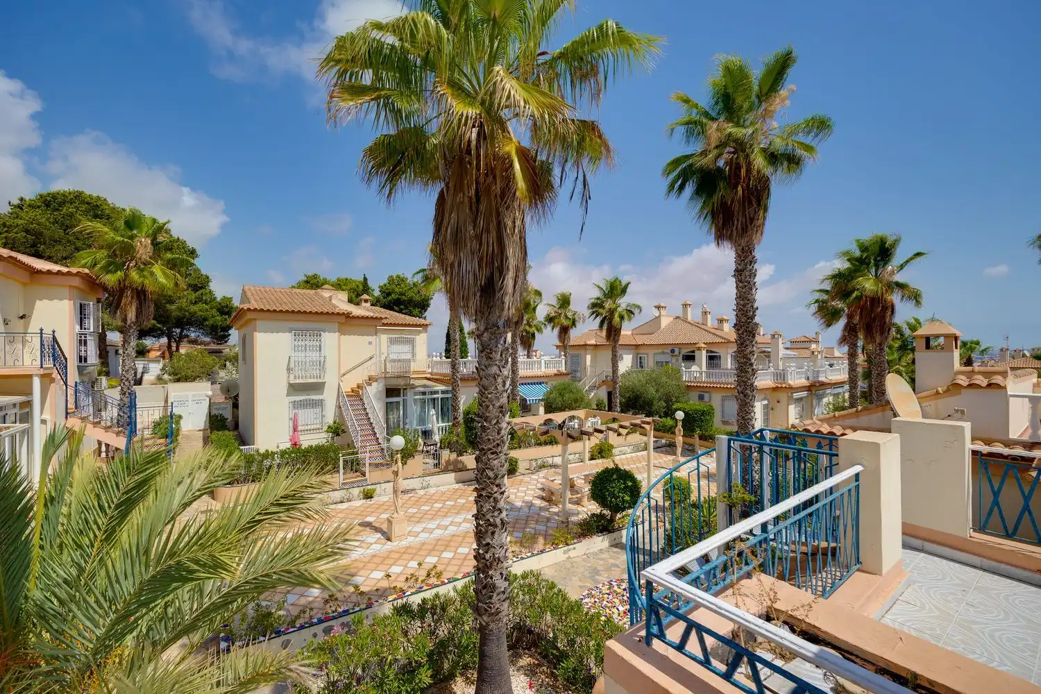 Vista exterior de Estudi en venda en Torrevieja amb Aire condicionat, Terrassa i Traster