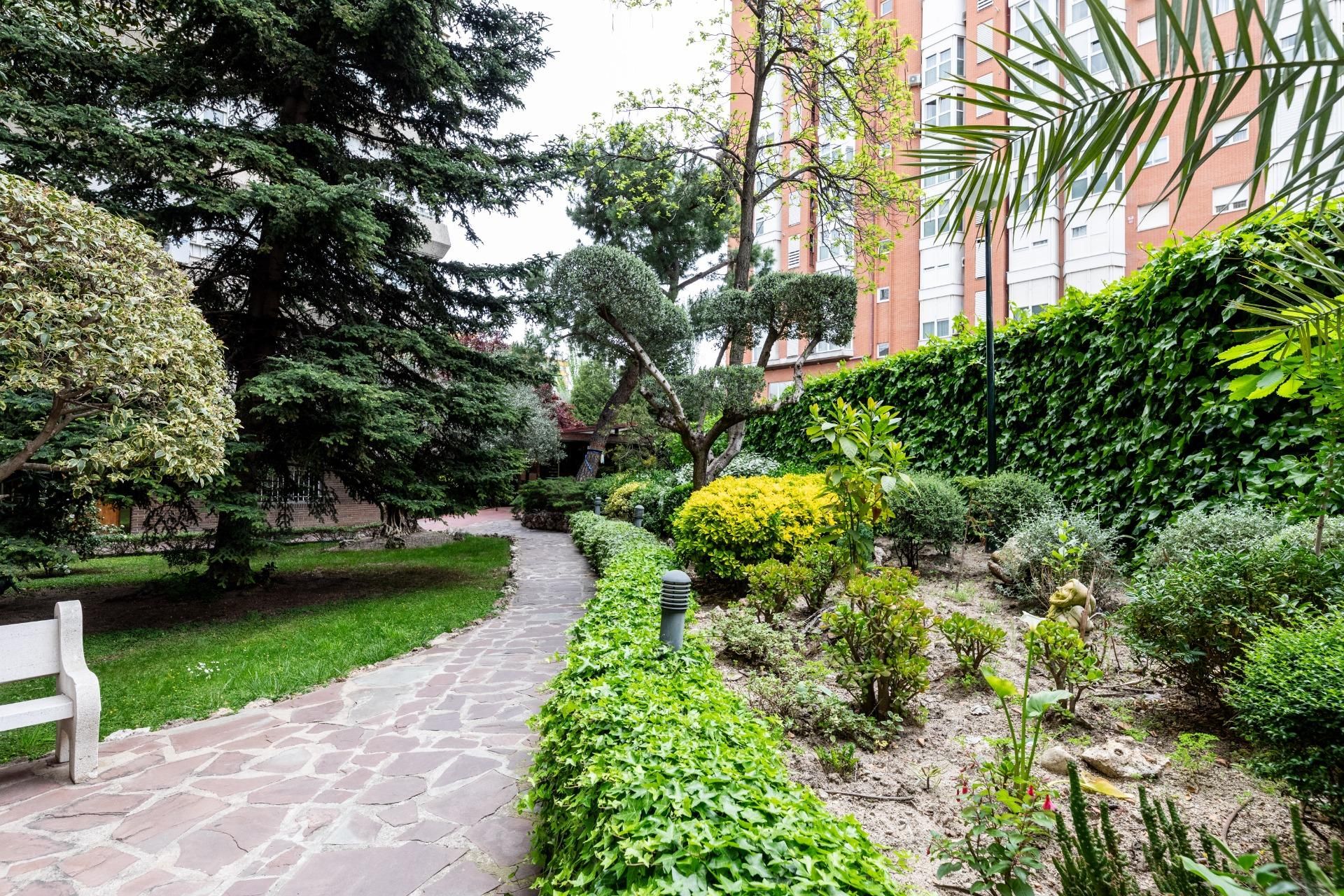Jardín de Piso en venta en  Madrid Capital con Jardín privado, Terraza y Trastero