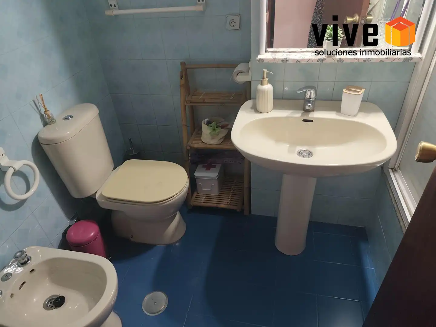 Bathroom of Flat for sale in Sevilla  with Air Conditioner and Terrace