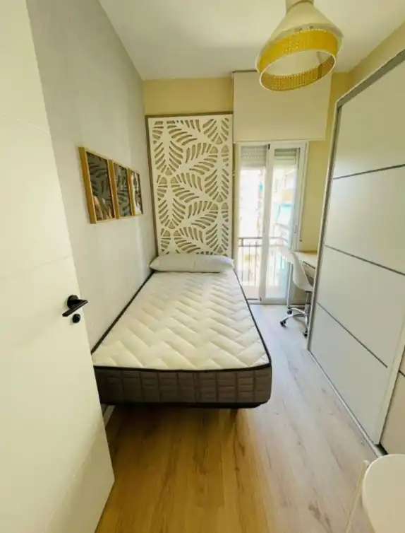 Bedroom of Flat for rent in Granada  with Air Conditioner, Furnished and Oven