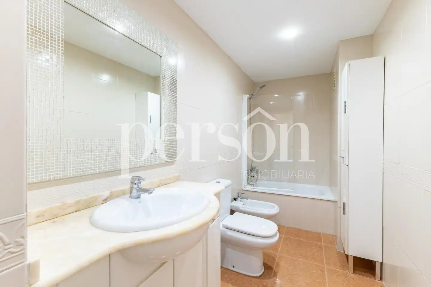Bathroom of Flat for rent in Valencia  with Air Conditioner, Heating and Private garden