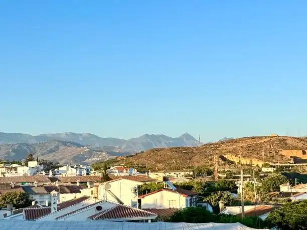Vista exterior de Casa adosada en venda en Vélez-Málaga amb Aire condicionat, Jardí privat i Parquet