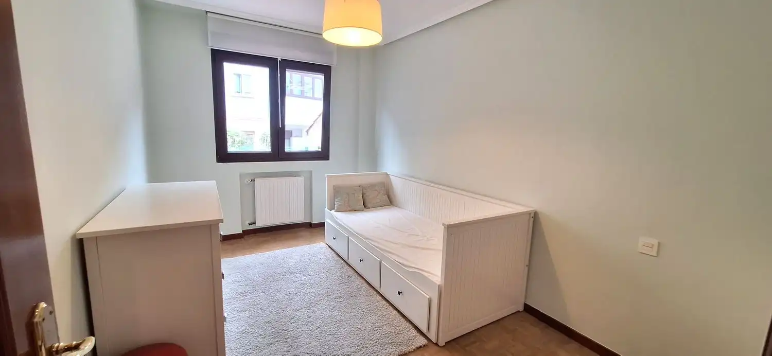 Bedroom of Flat for rent in Gijón   with Heating, Terrace and Swimming Pool