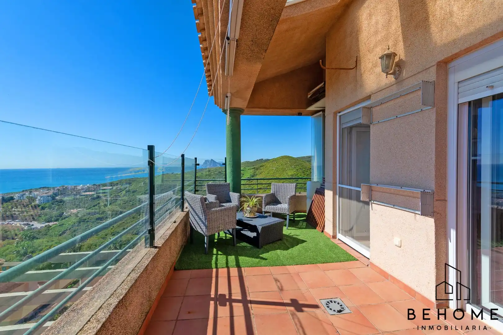 Terraza de Ático en venta en La Alcaidesa con Jardín privado, Terraza y Piscina comunitaria
