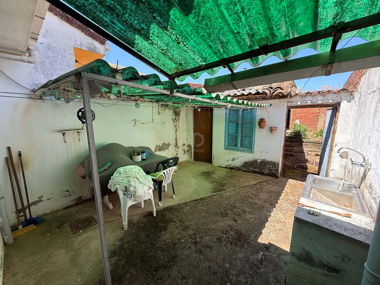 Terrasse von Einfamilien-Reihenhaus zum Verkauf in Villamañán mit Heizung