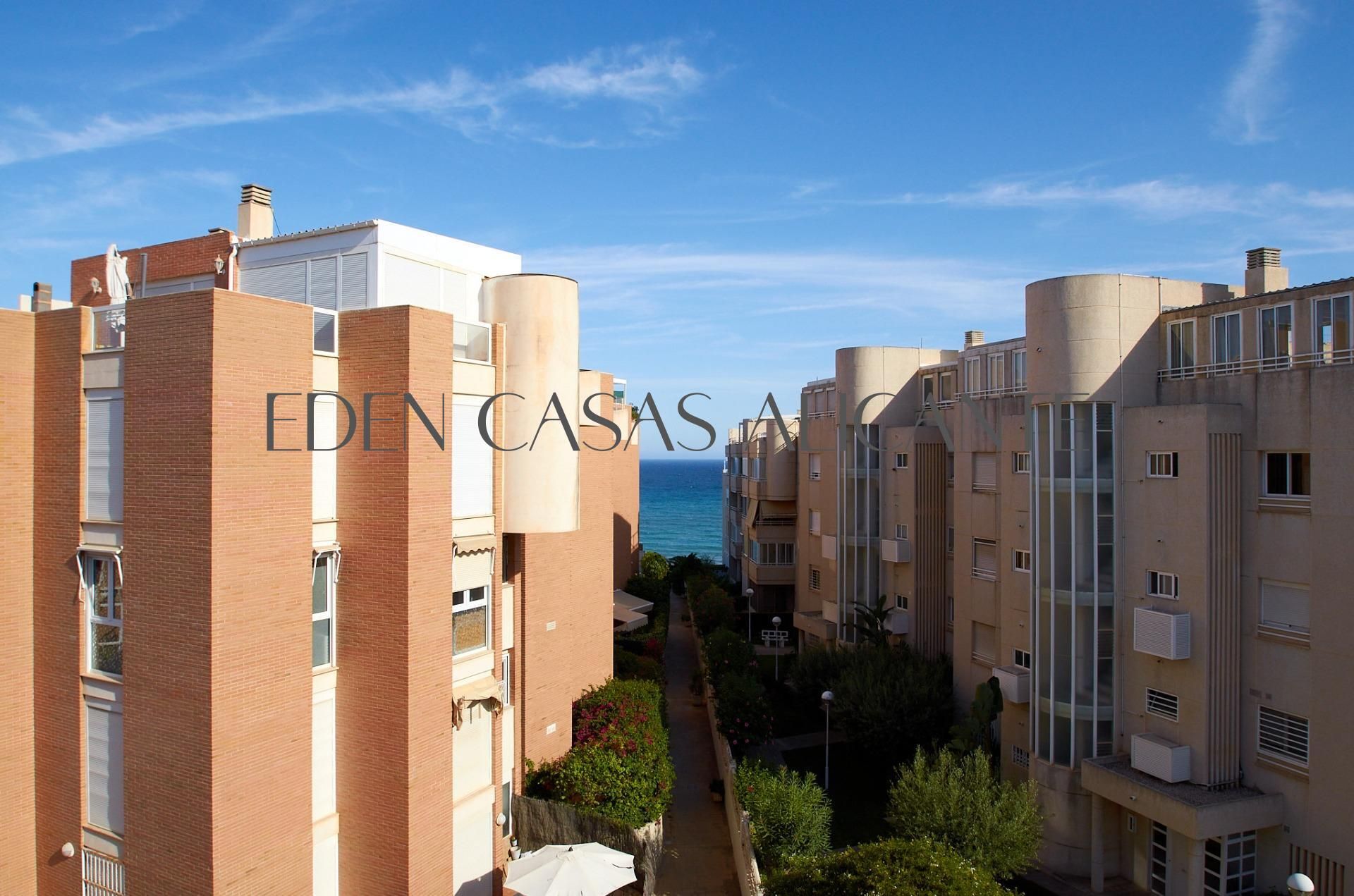 Vista exterior de Apartamento en venta en El Campello con Trastero y Balcón