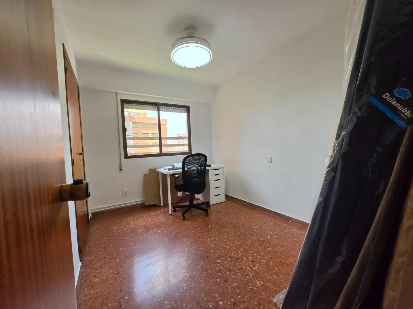 Habitación de Piso de alquiler en Valencia con Jardín privado, Terraza y Amueblado