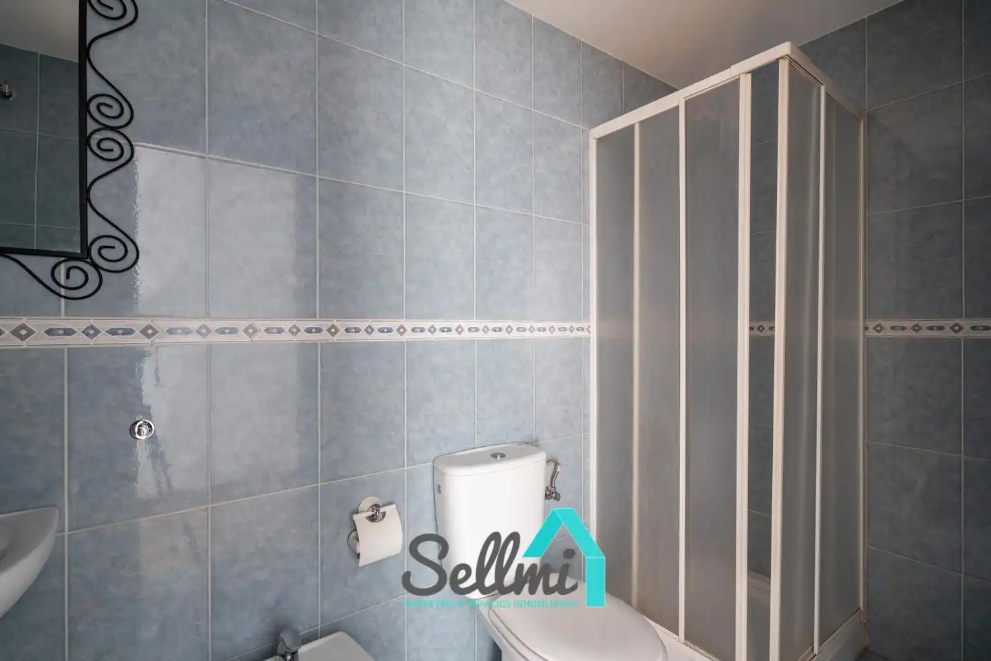 Baño de Piso de alquiler en Oviedo  con Calefacción, Parquet y Trastero