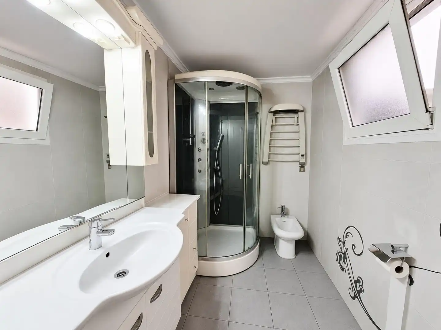 Bathroom of Houses for sale in Carcaixent  with Air Conditioner