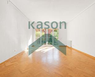 Dormitori de Apartament en venda en  Madrid Capital amb Calefacció