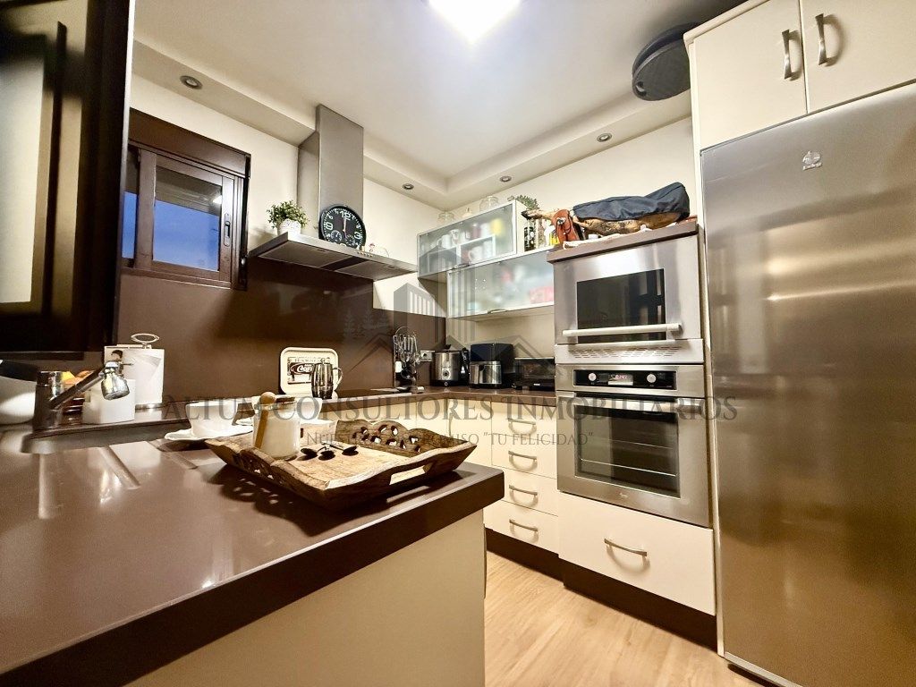 Kitchen of Flat for sale in  Sevilla Capital