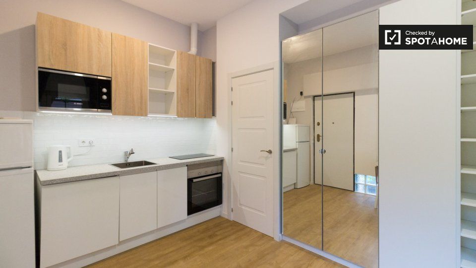 Cocina de Piso de alquiler en  Barcelona Capital con Aire acondicionado, Calefacción y Amueblado