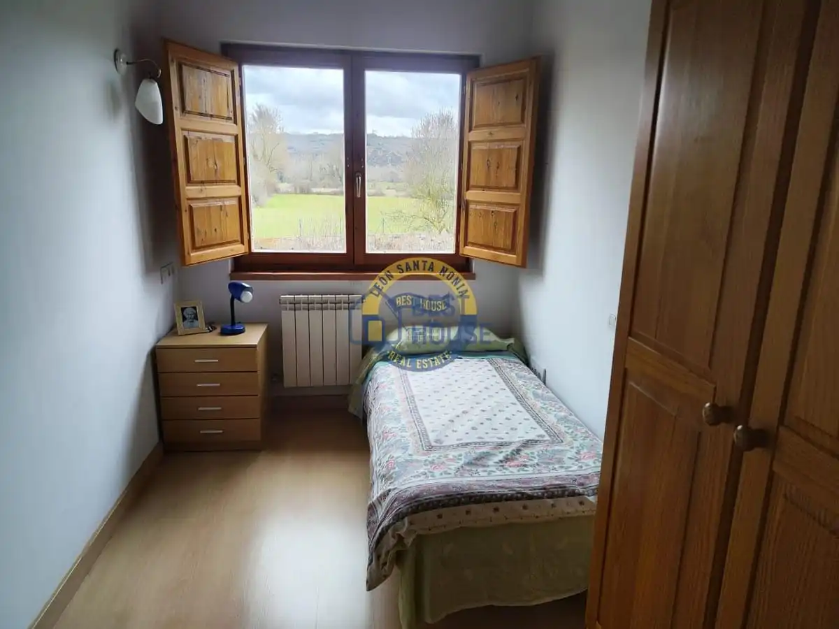 Habitación de Casa o chalet en venta en Villaquilambre con Calefacción, Jardín privado y Parquet