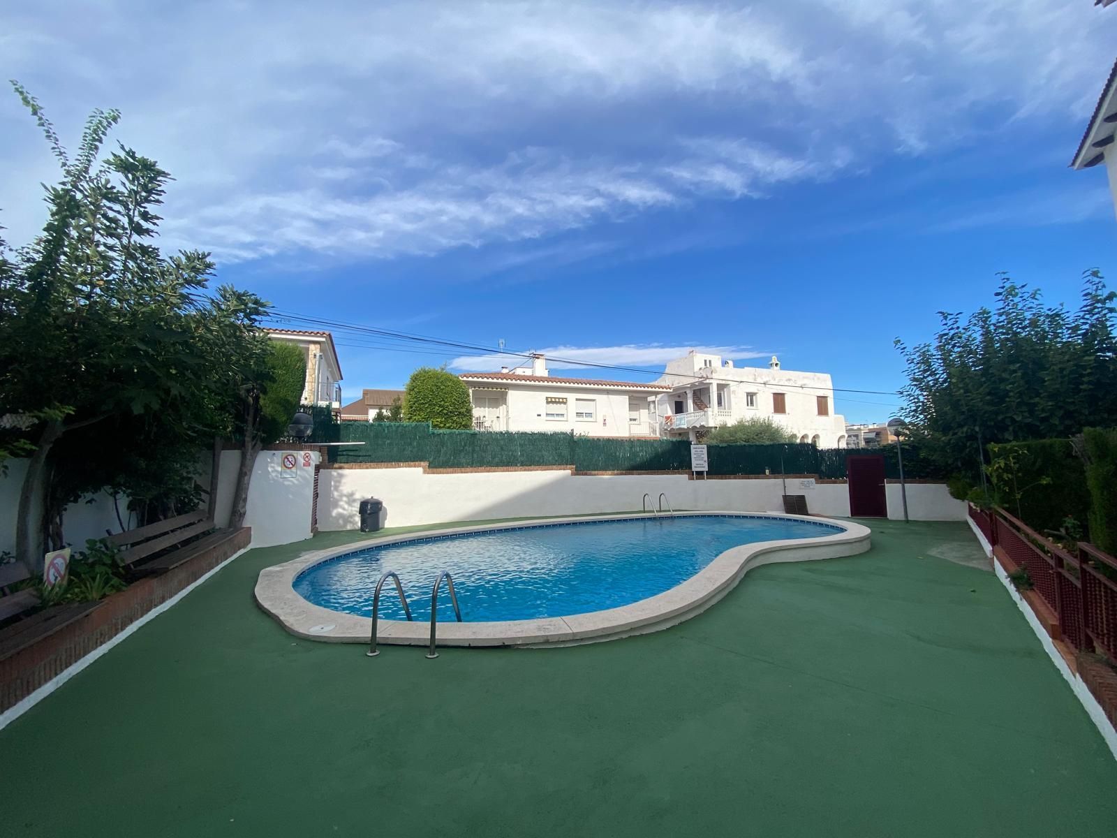 Piscina de Casa adosada en venta en Torredembarra con Piscina comunitaria