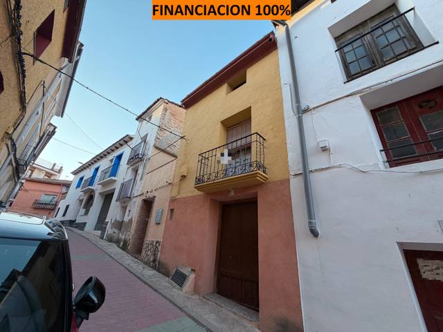 Casa-chalet en Venta en Calle Albaroba en Aguarón