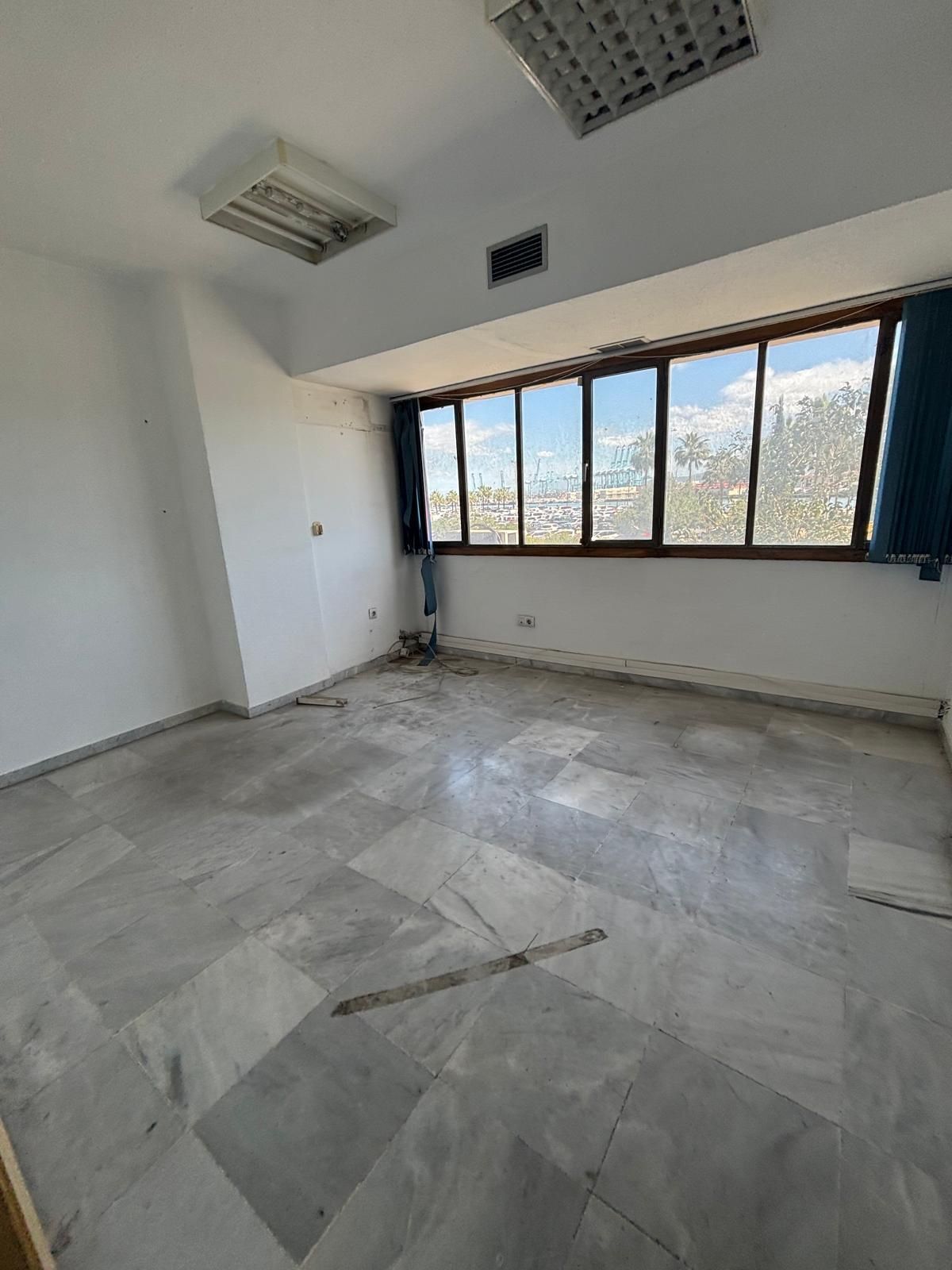 Premises for sale in Algeciras
