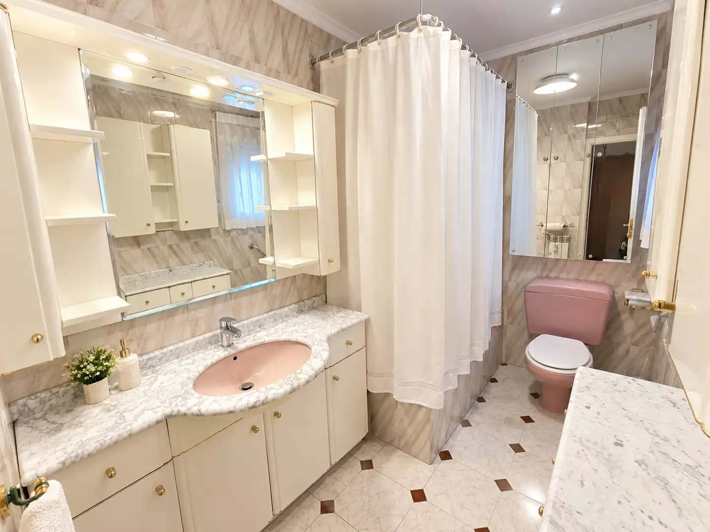 Baño de Ático en venta en Madrid con Calefacción, Parquet y Terraza