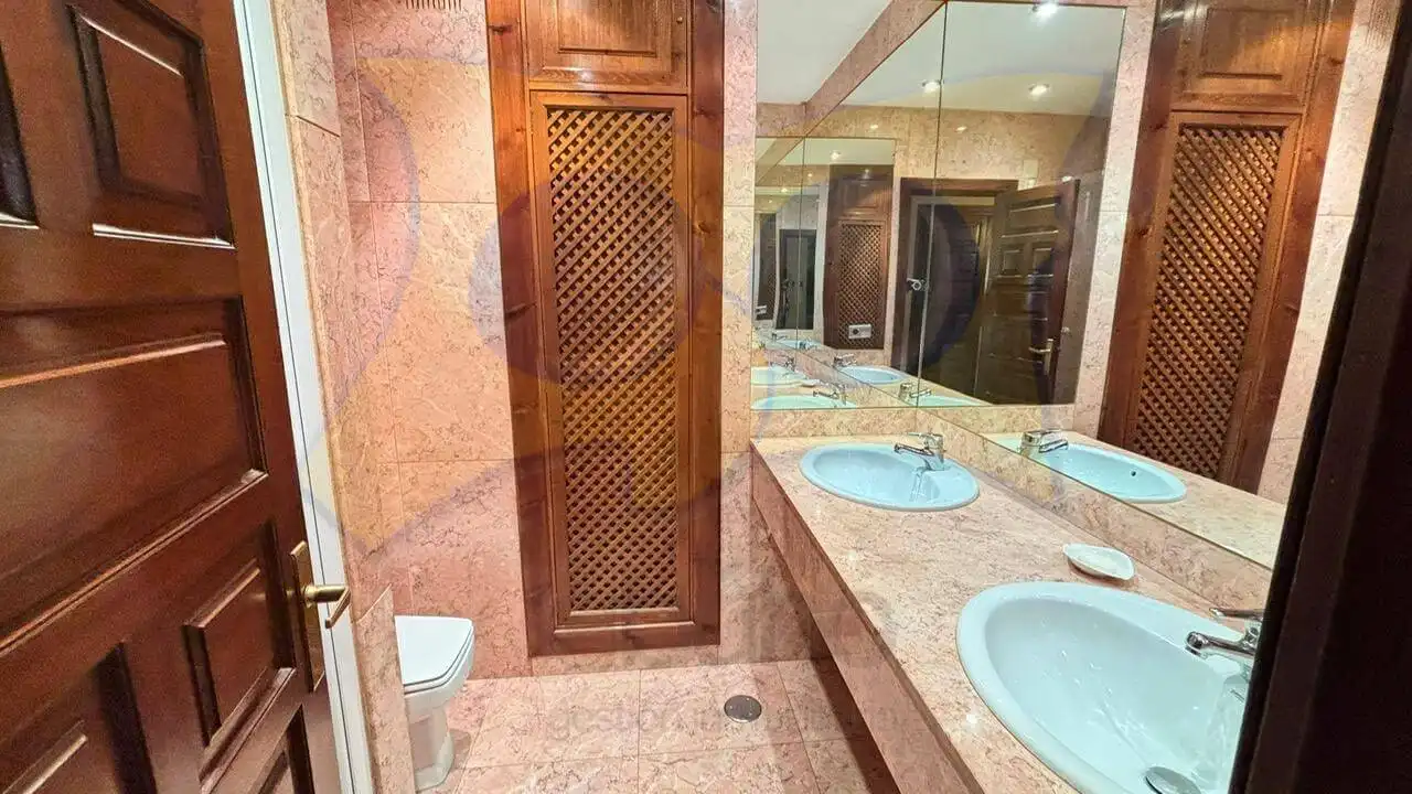 Baño de Piso de alquiler en Salamanca con Calefacción, Parquet y Terraza