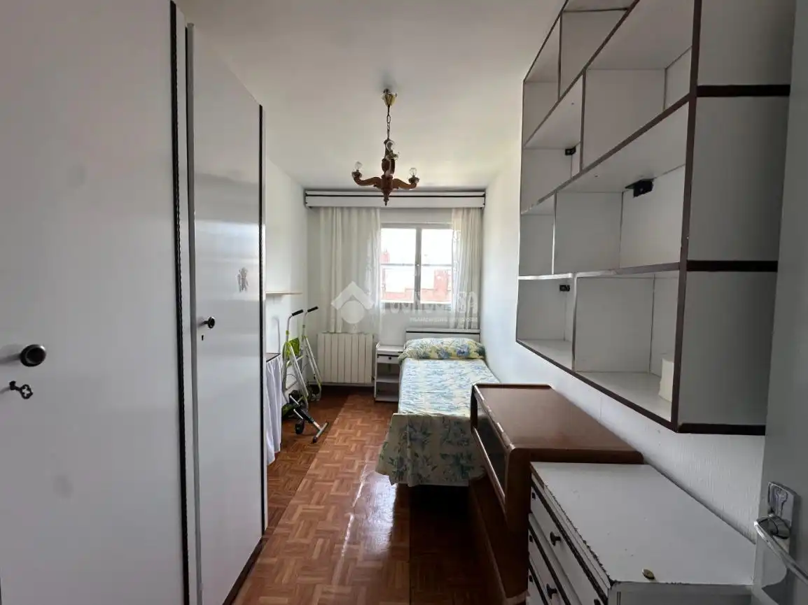 Bedroom of Flat for sale in Madrid  with Air Conditioner, Heating and Parquet flooring