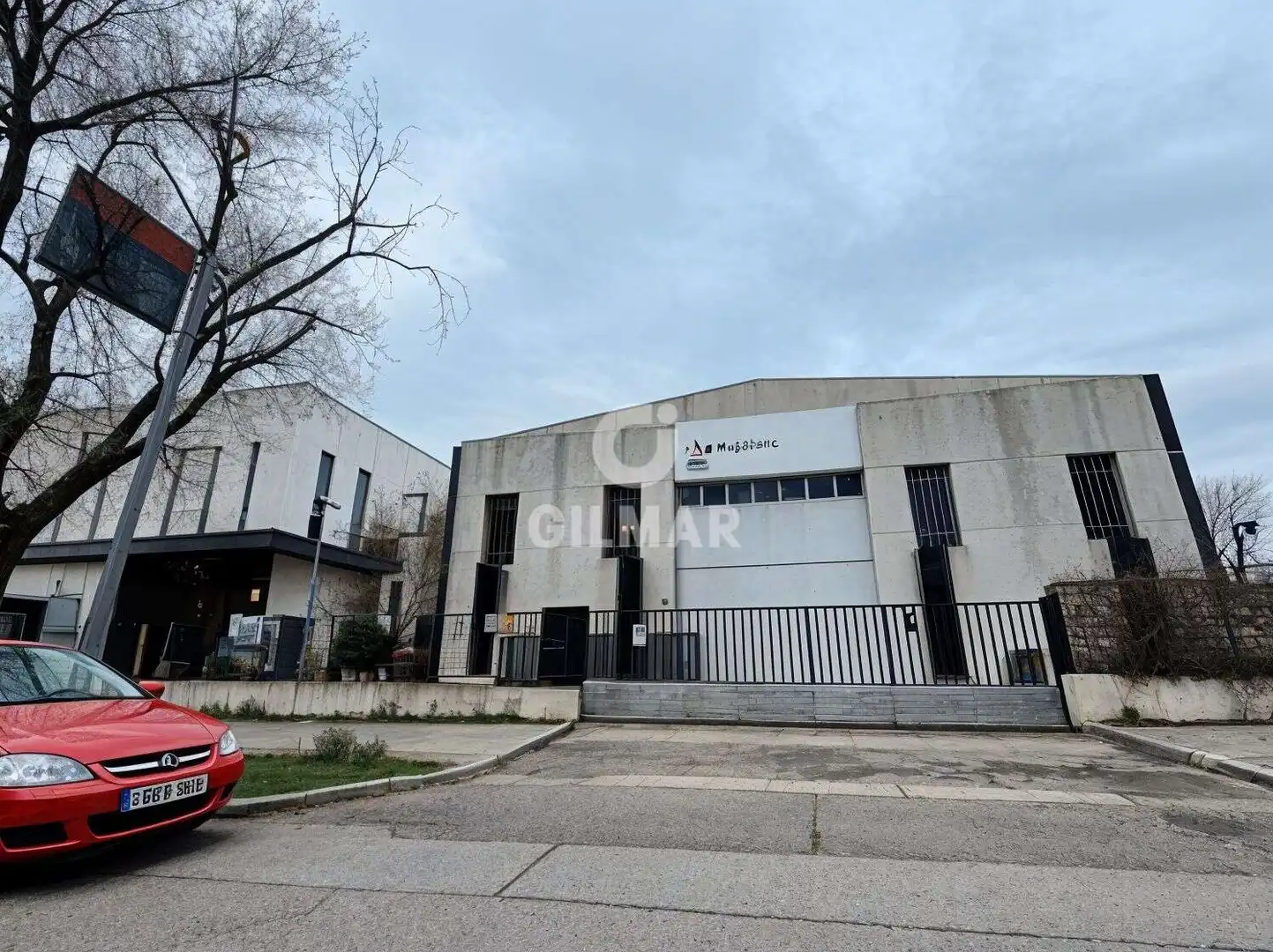 Vista exterior de Nave industrial en venta en Tres Cantos