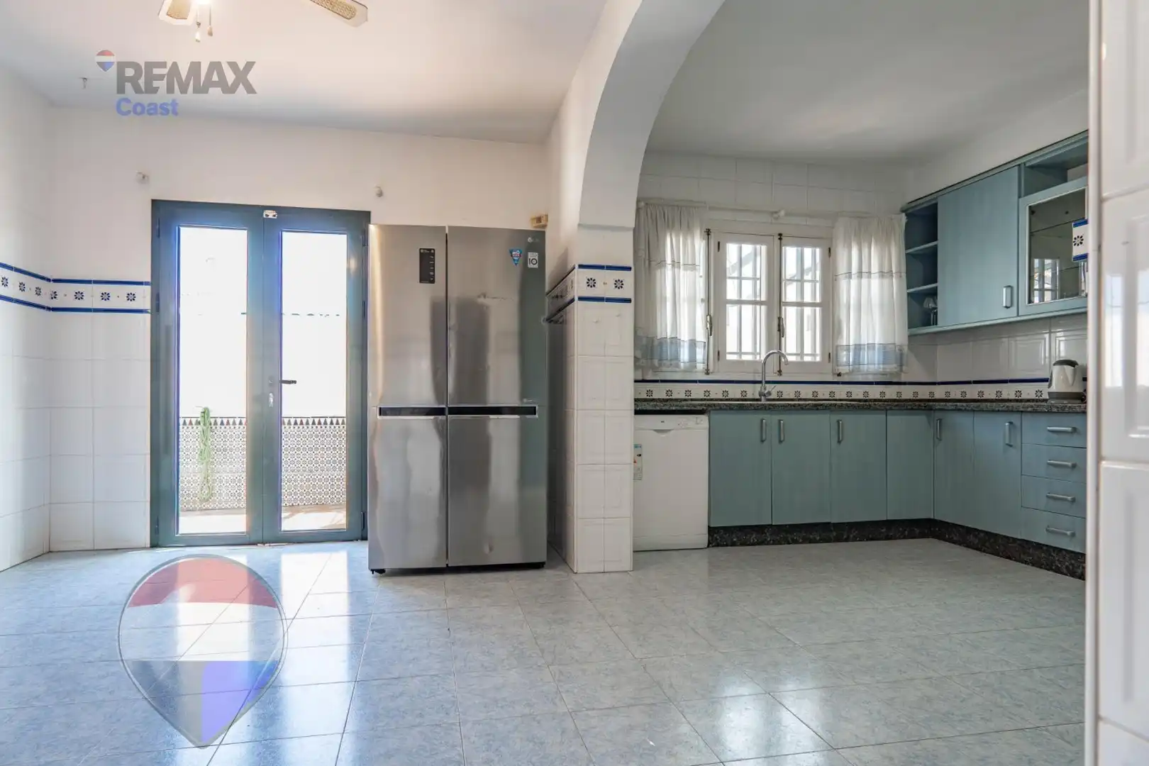 Cuina de Casa o xalet en venda en Rincón de la Victoria amb Aire condicionat, Jardí privat i Piscina