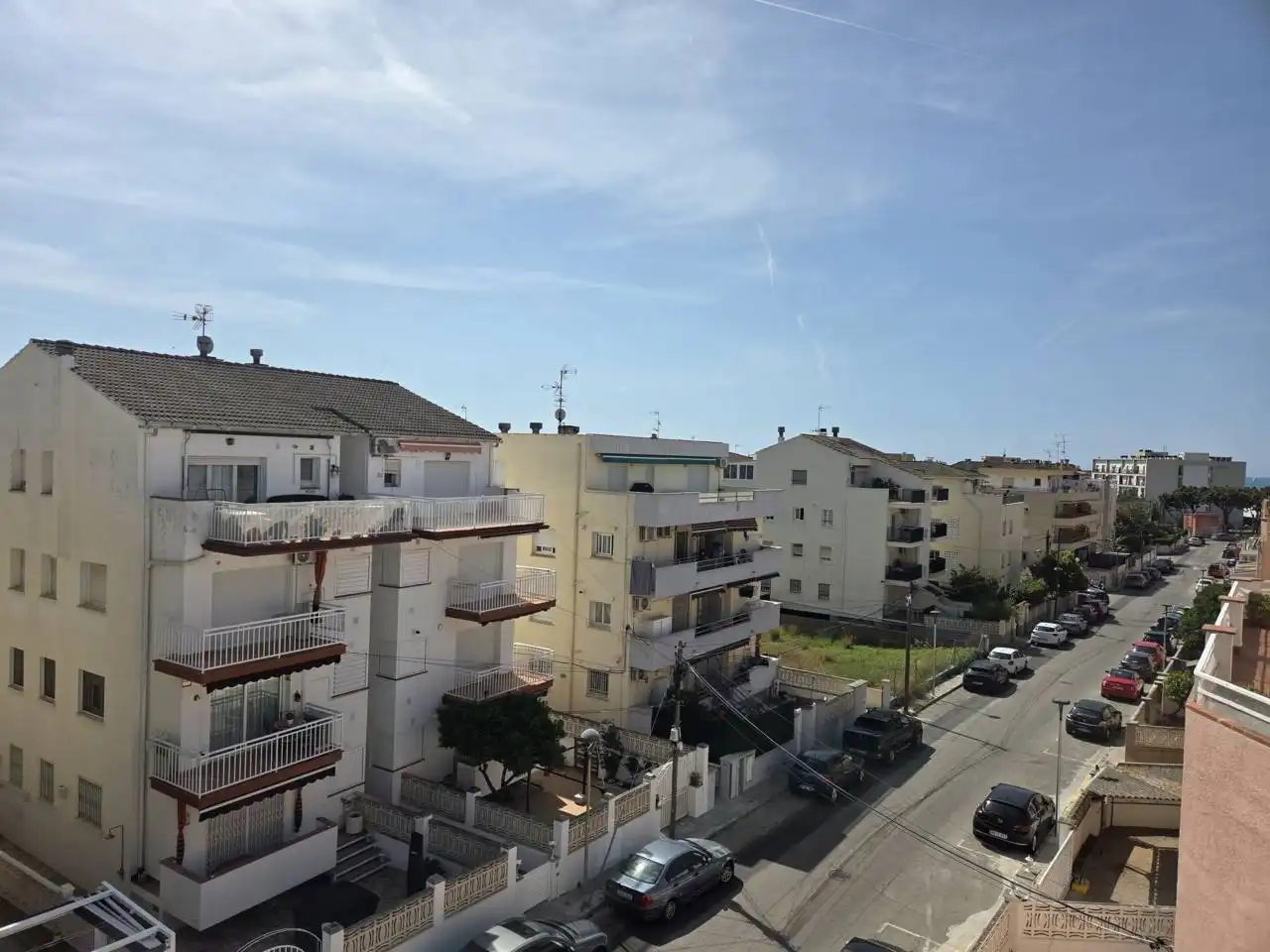 Vista exterior de Àtic en venda en Cunit amb Terrassa, Moblat i Balcó
