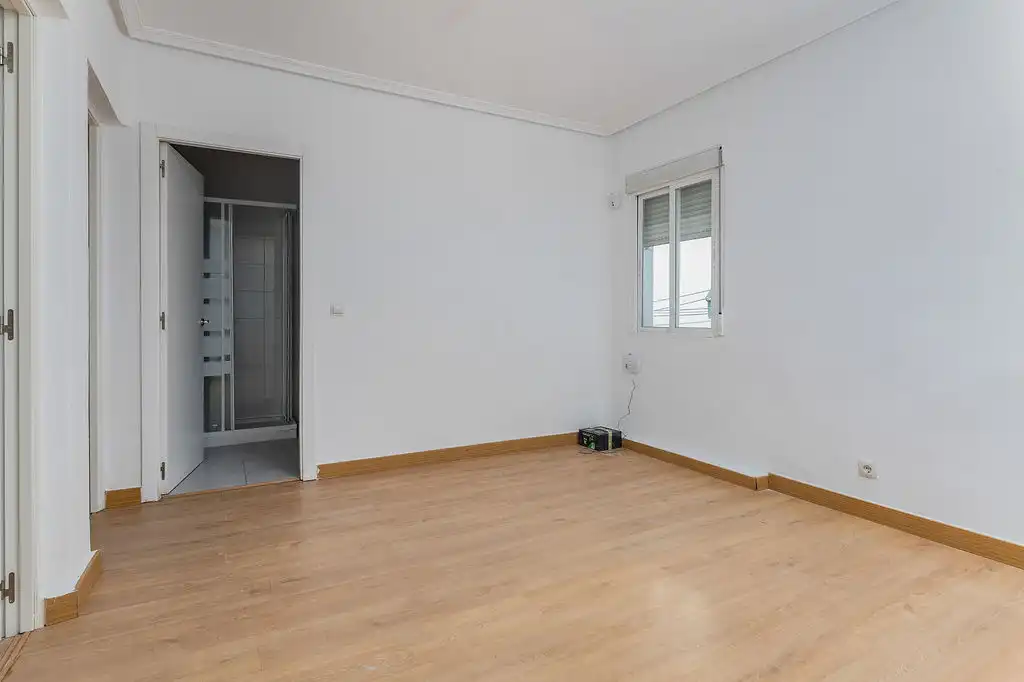 Piso en venta en C/ Albino Hernández Lázaro, imagen 2