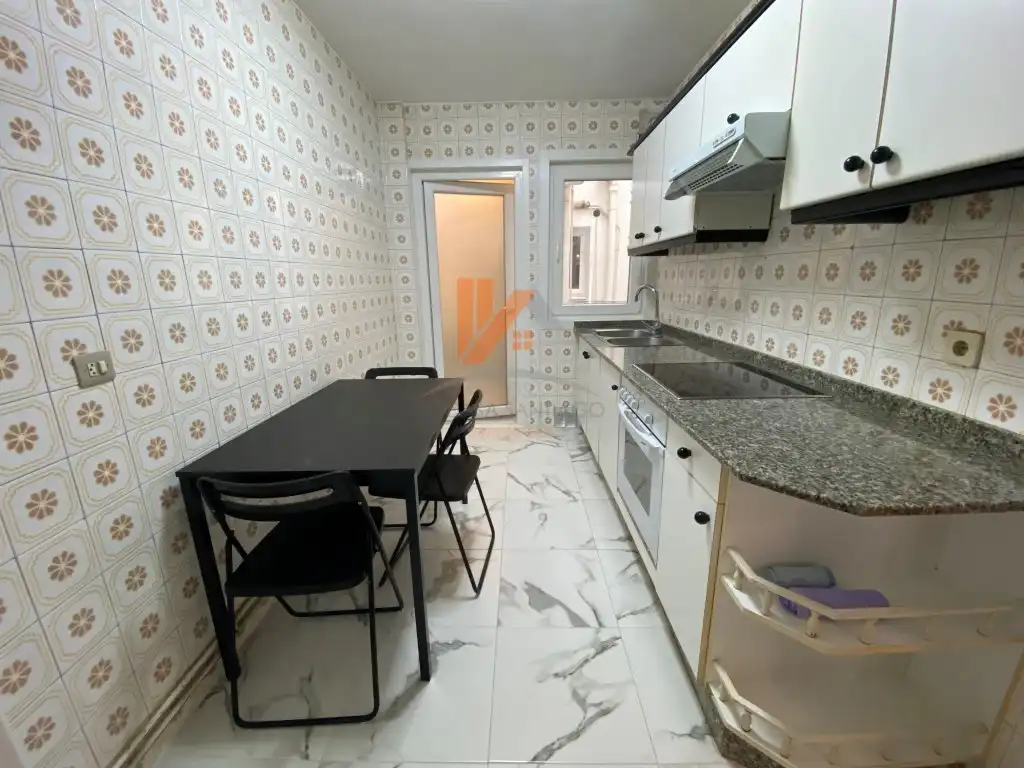 Küche von Wohnung zur Miete in Santiago de Compostela  mit Heizung und Möbliert