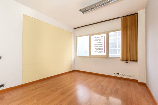 Oficina en Alquiler en CORNELLA en Montesa