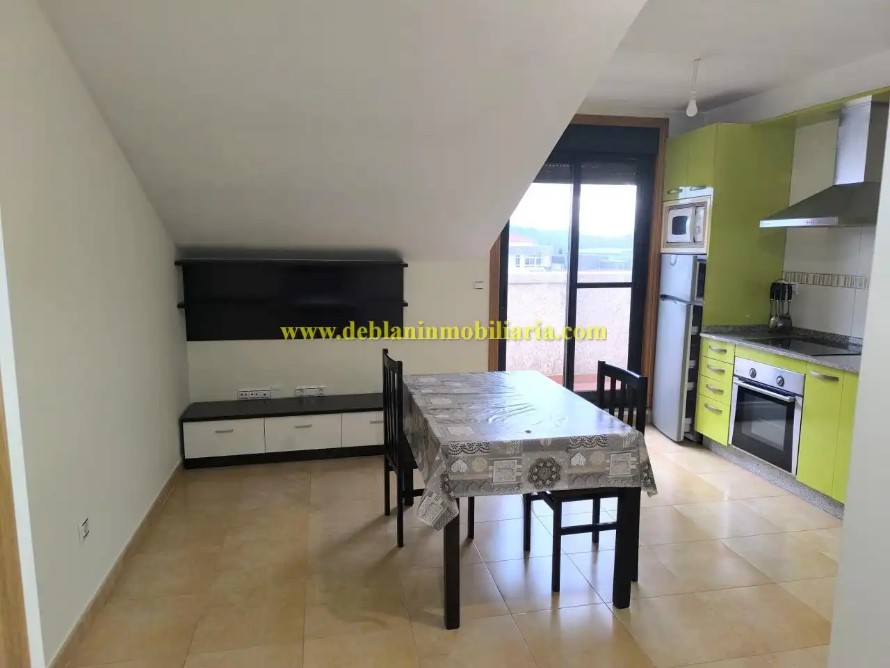 Comedor de Piso en venta en O Rosal   con Calefacción, Terraza y Trastero